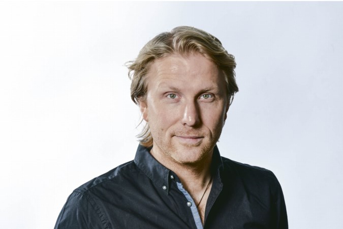 Column: De koning is een getemde circusolifant. Hij spéélt de monarch – en wij spelen mee