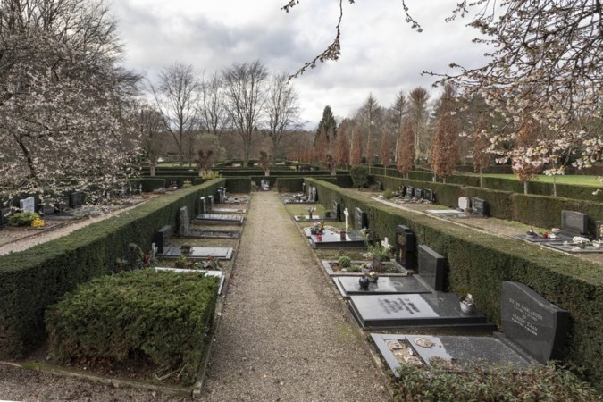 Nieuwe Spiegel schetst omwenteling in Roermondse begraafcultuur: na de dood is iedereen gelijk