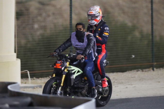 Verstappen baalt na vroegtijdige uitvalbeurt: ‘Het was botsen of opzij gaan’