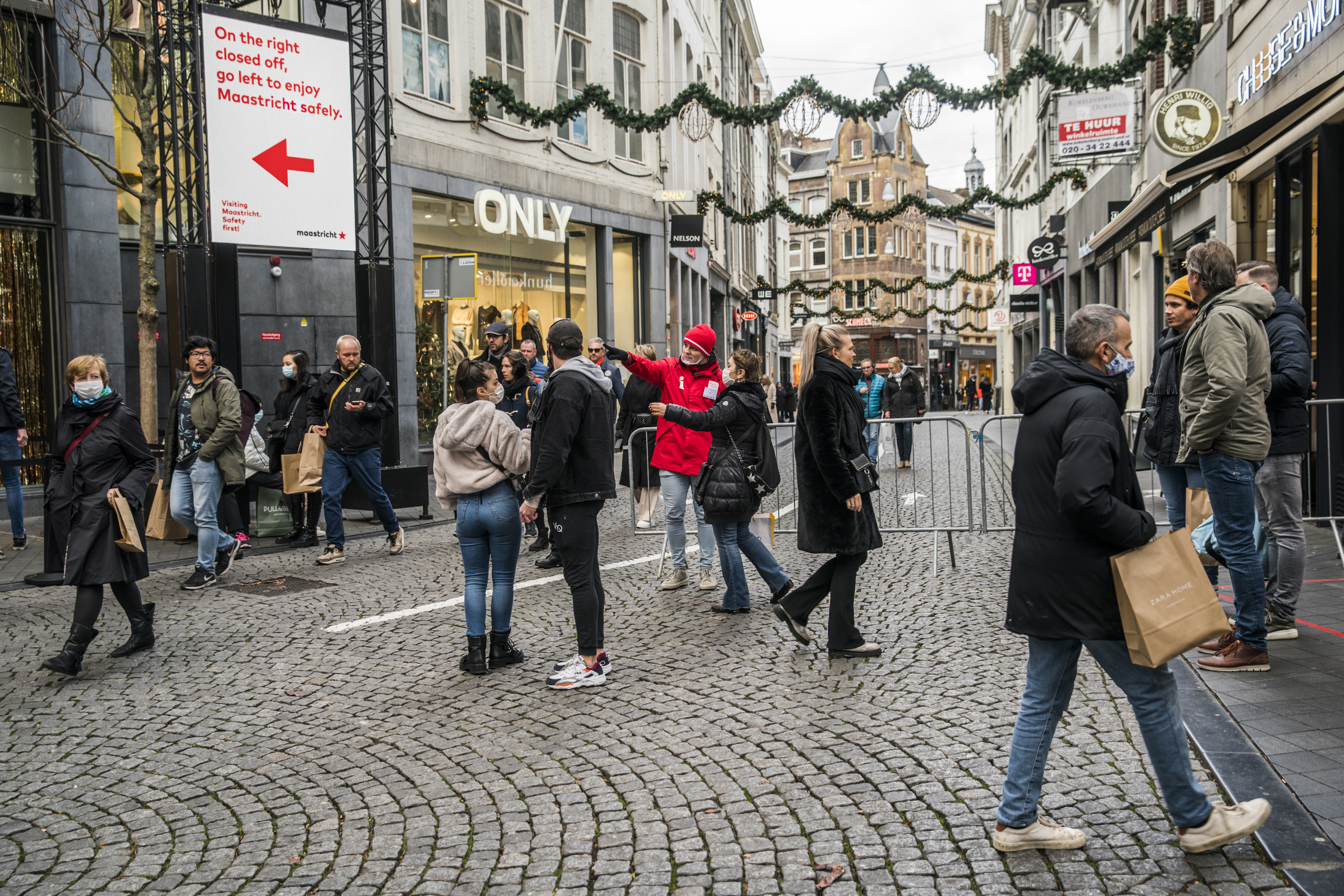 Spectaculair oriëntatie Grommen Belgische shoppers in Maastricht: 'Hier mag je met twee de w... - De  Limburger Mobile