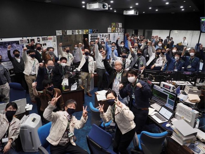 Japan verlekkert zich aan gruis van asteroïde, dat ons meer moet vertellen over ontstaan heelal