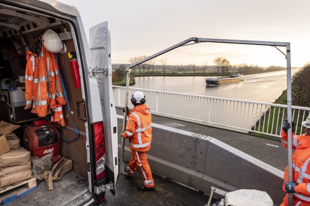 Werkzaamheden aan brug over Julianakanaal in Echt zorgen voor omleiding 