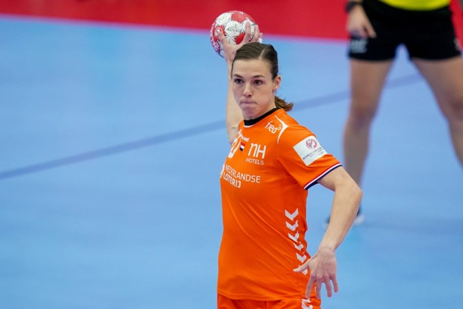 Handbalster Inger Smits gefrustreerd over minimale speeltijd in Oranje