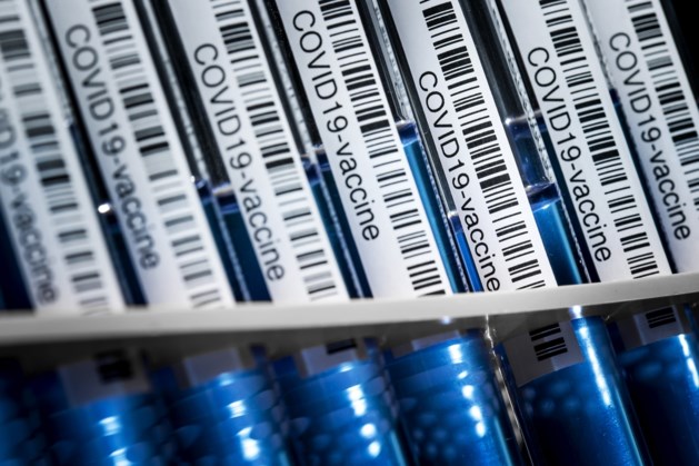 LIVE | Politie beëindigt illegaal feest, waarschuwing voor vaccin bij allergie