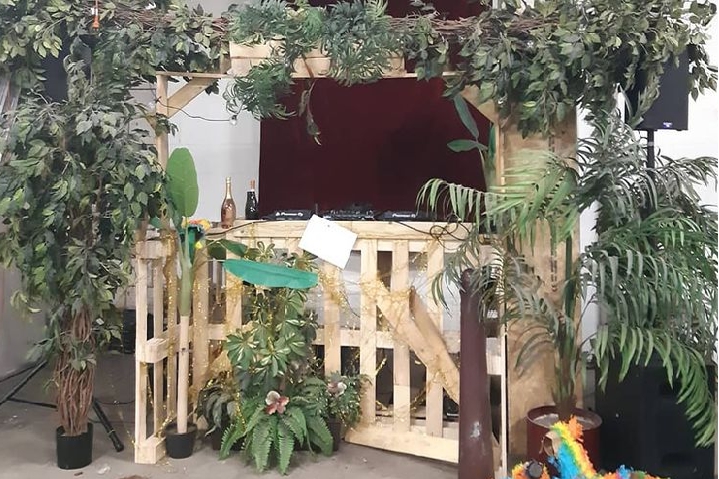 Politie maakt na flinke zoektocht einde aan bedrijfsfeest in Sittard: bezoekers speelden verstoppertje voor de agenten.