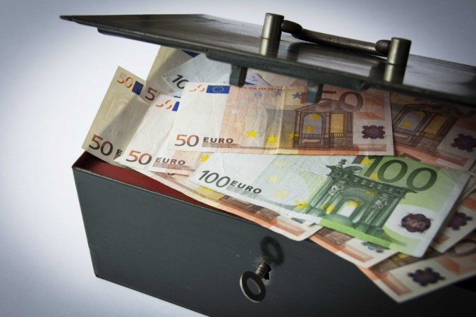 Cel voor Heerlenaar die met half miljoen euro verstopt in bestelbusje werd gepakt in Roermond