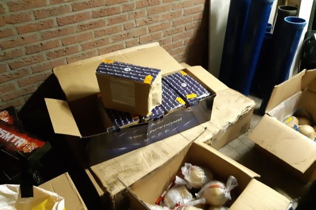 Politie vindt 240 kilogram vuurwerk in woning Ospeldijk