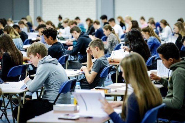 Leerlingen mogen examen verdelen over twee tijdvakken, krijgen extra herkansing