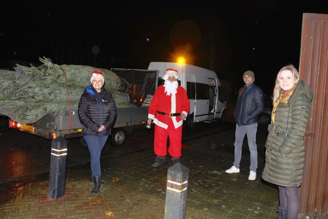 Buurtbomen zorgen in Nederweerter kernen voor gezelligheid en saamhorigheid in donkere dagen voor kerst 