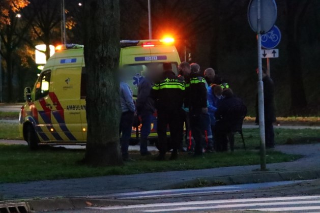 Omstanders regelen stoel voor gewonde fietser na aanrijding in Blerick