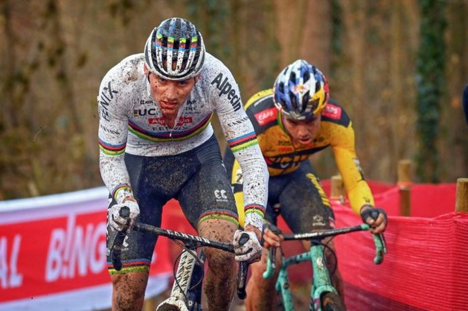 Ultieme krachtsinspanning bezorgt Mathieu van der Poel de zege in Namen