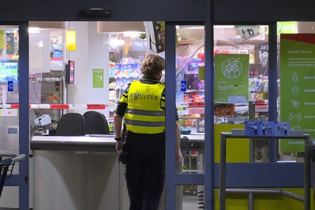 Overvaller bedreigt medewerker supermarkt met vuurwapen