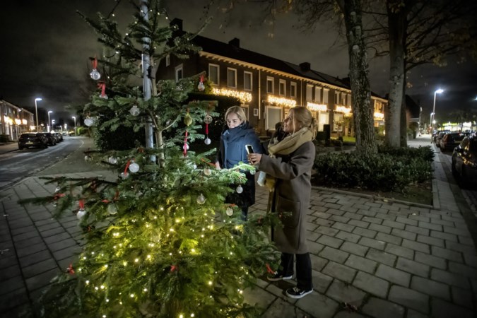 Negentig identiek verlichte huizen in Heerlense wijk Bekkerveld maken de donkere dagen voor Kerstmis stralend