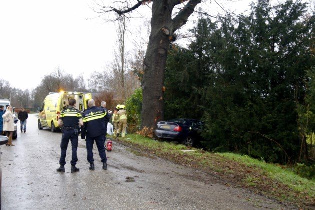 Bestuurder raakt ernstig gewond bij ongeluk in Milsbeek