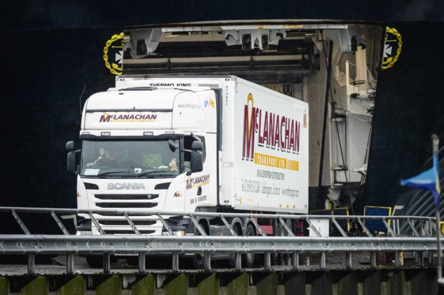 Vervoerders opgelucht over heropening grens voor vrachtverkeer