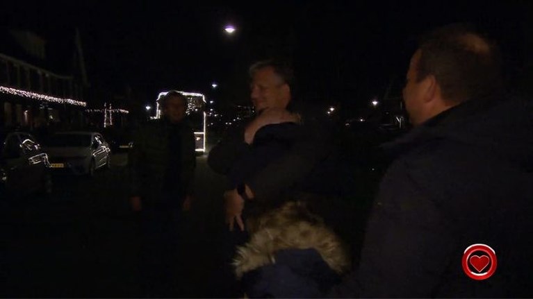 Vader ziet pasgeboren dochtertje voor het eerst in emotionele kerstshow All You Need is Love