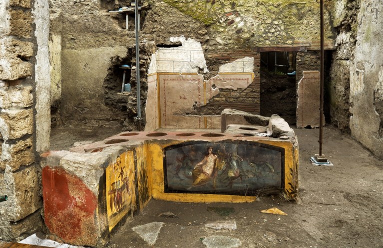 Afhaalrestaurant met bijna 2000 jaar oude etensresten blootgelegd in Pompeï