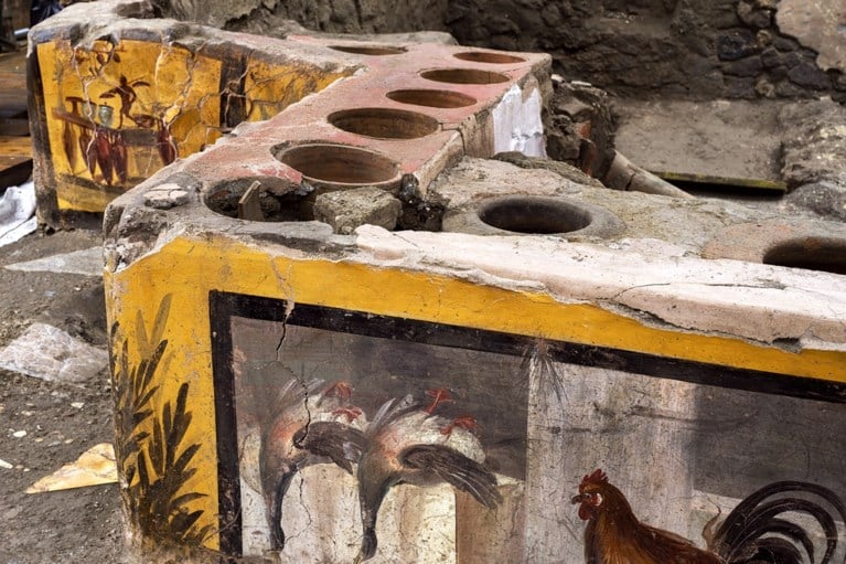 Afhaalrestaurant met bijna 2000 jaar oude etensresten blootgelegd in Pompeï