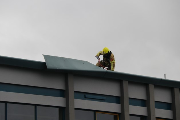 Harde wind veroorzaakt schade aan dak basisschool Venray