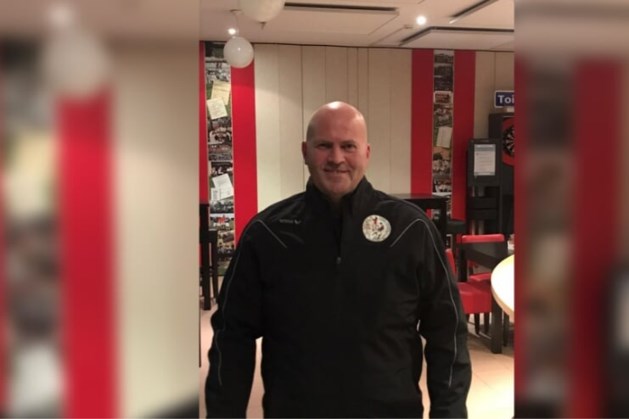 Trainer René Peters en SV Oostrum blijven elkaar trouw