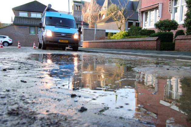 Waterlek in Venlo: straat afgesloten, huishoudens zonder waterdruk