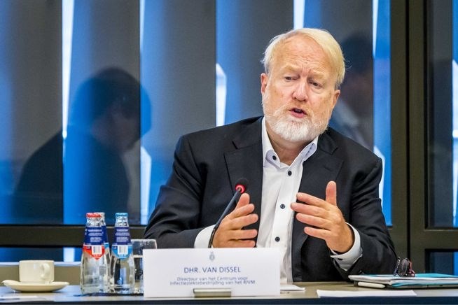 Jaap van Dissel: 'Voortaan grijpen we eerder in, signaalwaar... - De Limburger