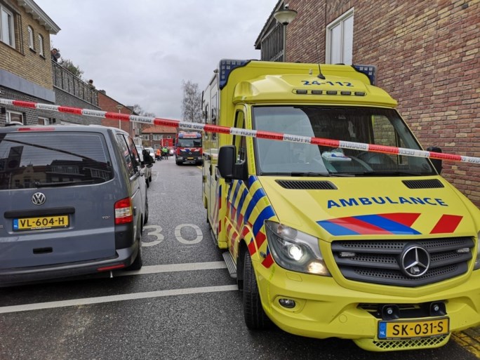 Video: Woningen ontruimd na vondst van mogelijke plofkraakauto in Geleen