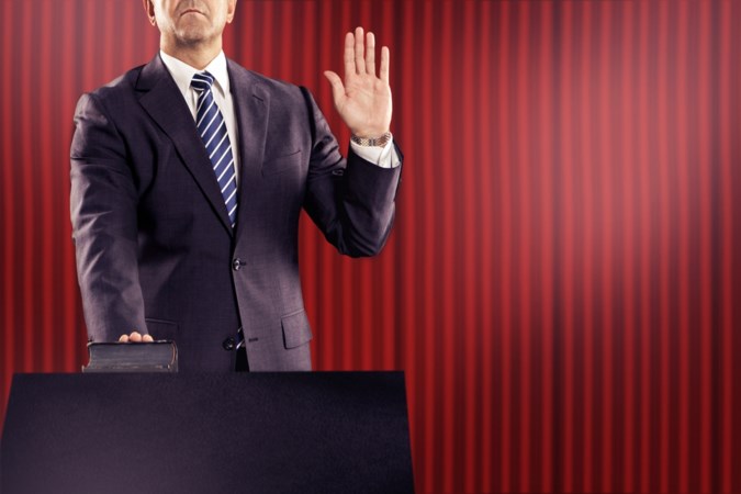 Commentaar: Uitspreken van een eed kan ambtenaren en bestuurders helpen zich scherper bewust te zijn van hun dienende rol