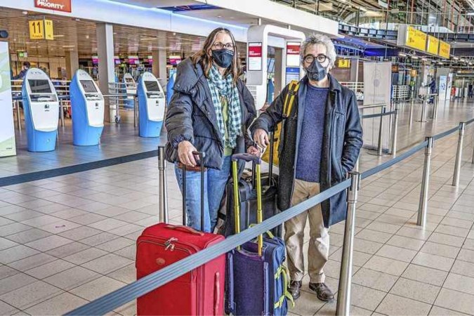 Deze Nederlanders maken noodzakelijke reis naar Engeland: ‘We worden als melaatsen behandeld’
