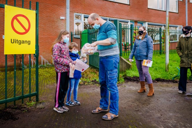 Kabinet werkt plan uit voor grootschalige testen op scholen