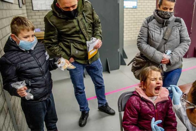 Heeft massaal testen tegen Britse virusvorm wel zin?