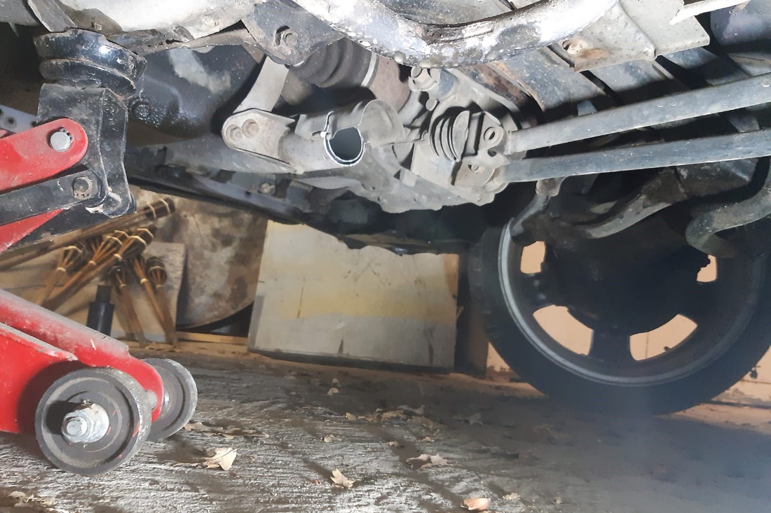 Brutale diefstal: katalysator op klaarlichte dag van auto gezaagd - De Limburger