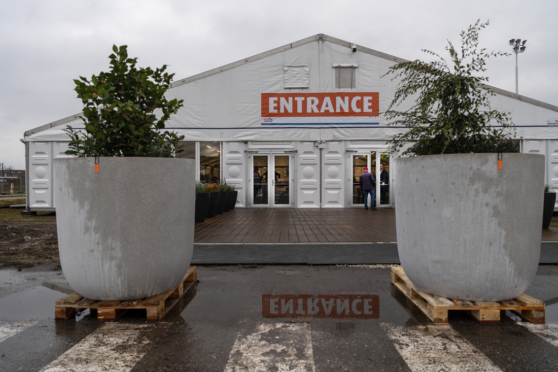 Ook in Limburg belanden eerste vaccinaties in 'verkeerde' ar... - De Limburger