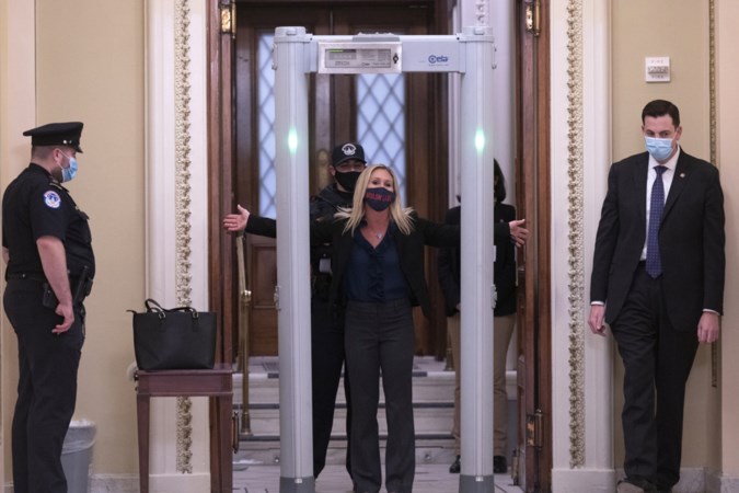 In belegerd Capitool zien de Democraten de Republikeinse collega’s als gevaar