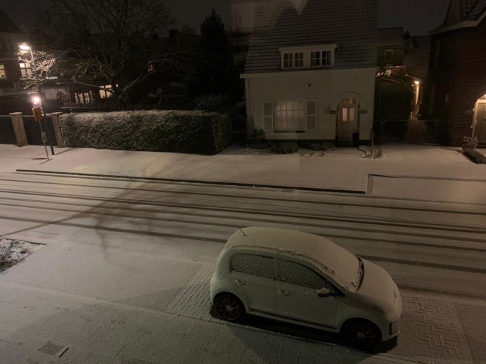 Politie en Rijkswaterstaat waarschuwen voor gladheid door sneeuwresten en ijzel