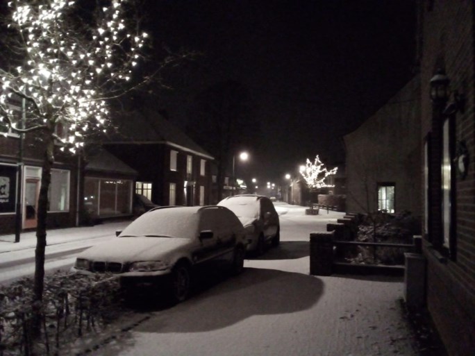 Politie en Rijkswaterstaat waarschuwen voor gladheid door sneeuwresten en ijzel