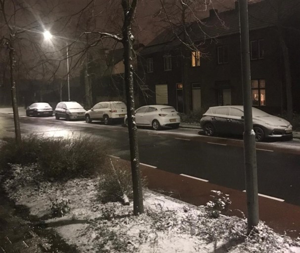 Politie en Rijkswaterstaat waarschuwen voor gladheid door sneeuwresten en ijzel
