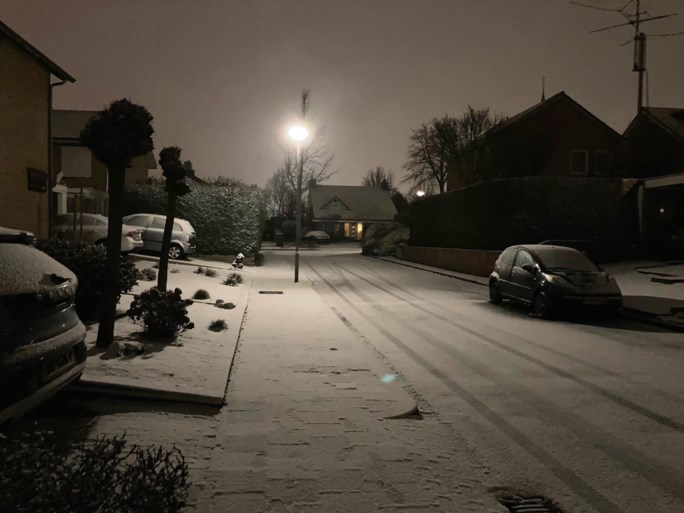 Politie en Rijkswaterstaat waarschuwen voor gladheid door sneeuwresten en ijzel