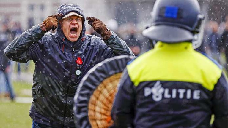 Verboden demonstratie op Museumplein loopt uit de hand