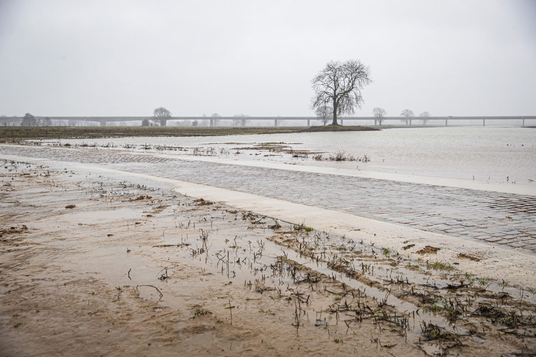 De Maas ligt in Ooijen/Wanssum tegenwoordig aan de ketting - De Limburger