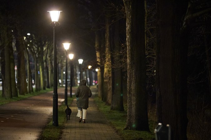 Commentaar: Met een avondklok probeert het kabinet in elk geval om op tijd in te springen op een toekomstige dreiging