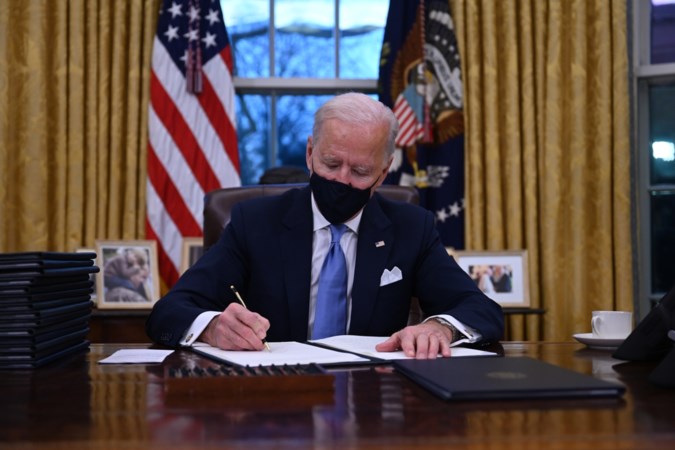 Deze besluiten van Trump draait Biden direct terug