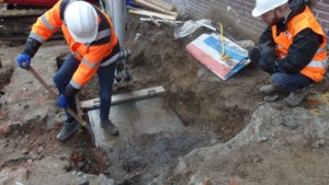 Bijzondere leistenen vloer geborgen bij opgravingen in Roermondse binnenstad
