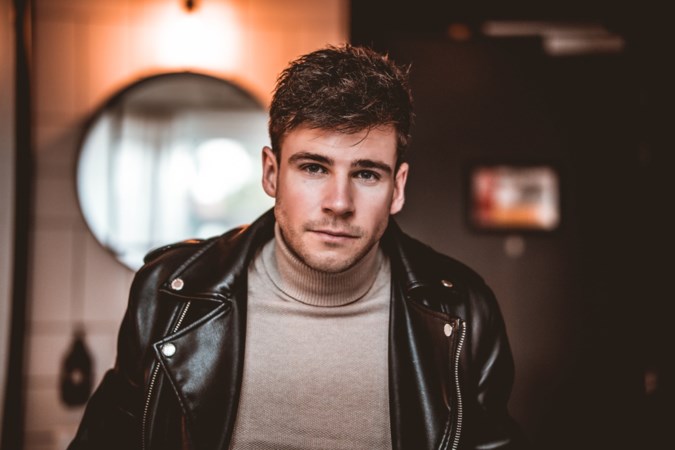 Zanger Stef Classens uit Veulen maakt lied over avondklokrellen: ‘Ik moest het even kwijt’