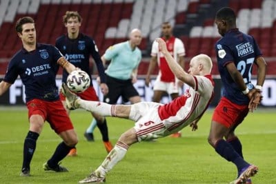 Invallers Tadic en Brobbey helpen Ajax langs Willem II
