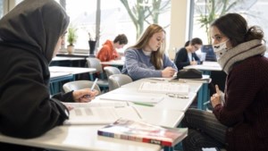 Examenleerlingen Roermond in weekend naar school: ‘Ik ben school meer gaan waarderen’