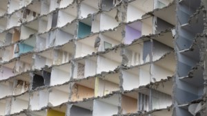 Foto van de week: Gekleurde hokjes zijn een afspiegeling van de flatbewoners in Limbrichterveld