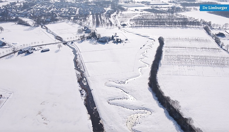 Kippenvel: Prachtige luchtbeelden, kop van Limburg in de sneeuw - De Limburger