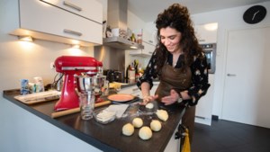 Heel Limburg bakt nonnevotten met Limbrichtse Pauline die meedeed met ‘Heel Holland Bakt’