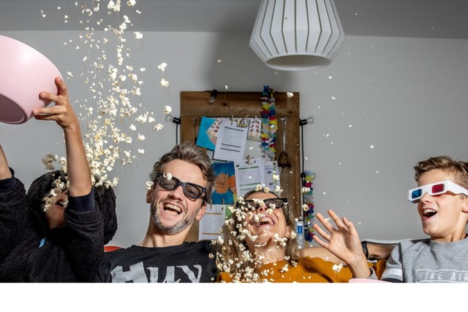 Hoe kom je de carnavalsvakantie in coronatijd door: sneeuwpret, schminken, confettifeestje en thuisbioscoop